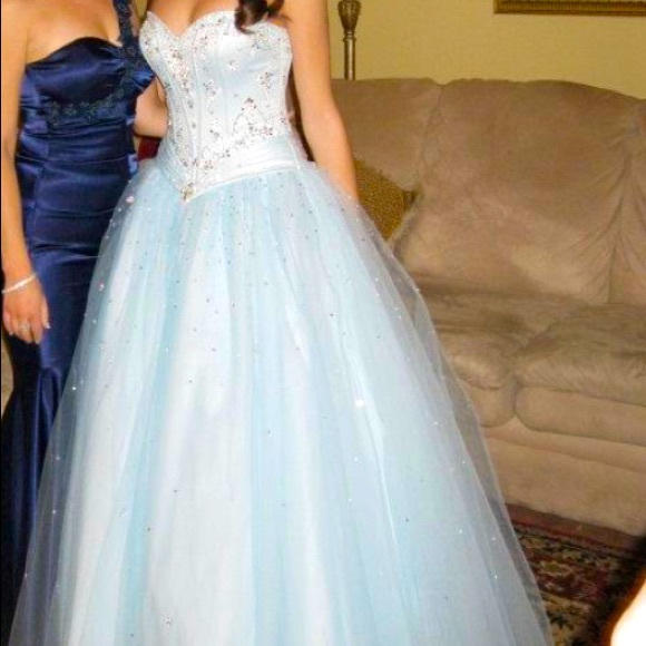 Dresses & Skirts - Baby blue ball gown !